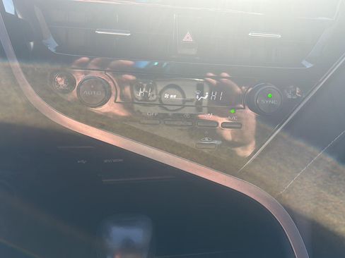 Used 2023 Toyota Camry SE image 18