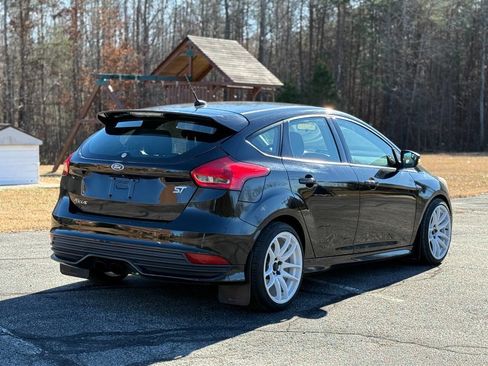 Used 2017 Ford Focus ST image 5