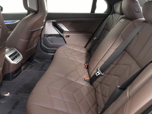 Used 2023 BMW 760i xDrive w/ Executive Package image 41