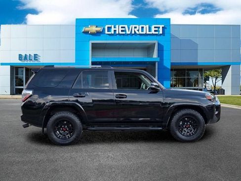 Used 2022 Toyota 4Runner SR5 Premium w/ Moonroof Package RWD image 2