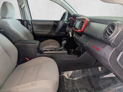 Used 2017 Toyota Tacoma SR image 18
