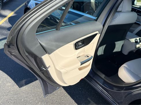 Used 2025 Mercedes-Benz C 300 4MATIC Sedan image 19