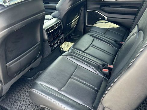 Used 2023 Jeep Wagoneer Series II w/ Convenience Group I AWD/4WD image 14