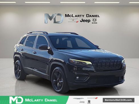 Used 2019 Jeep Cherokee Latitude Plus image 1