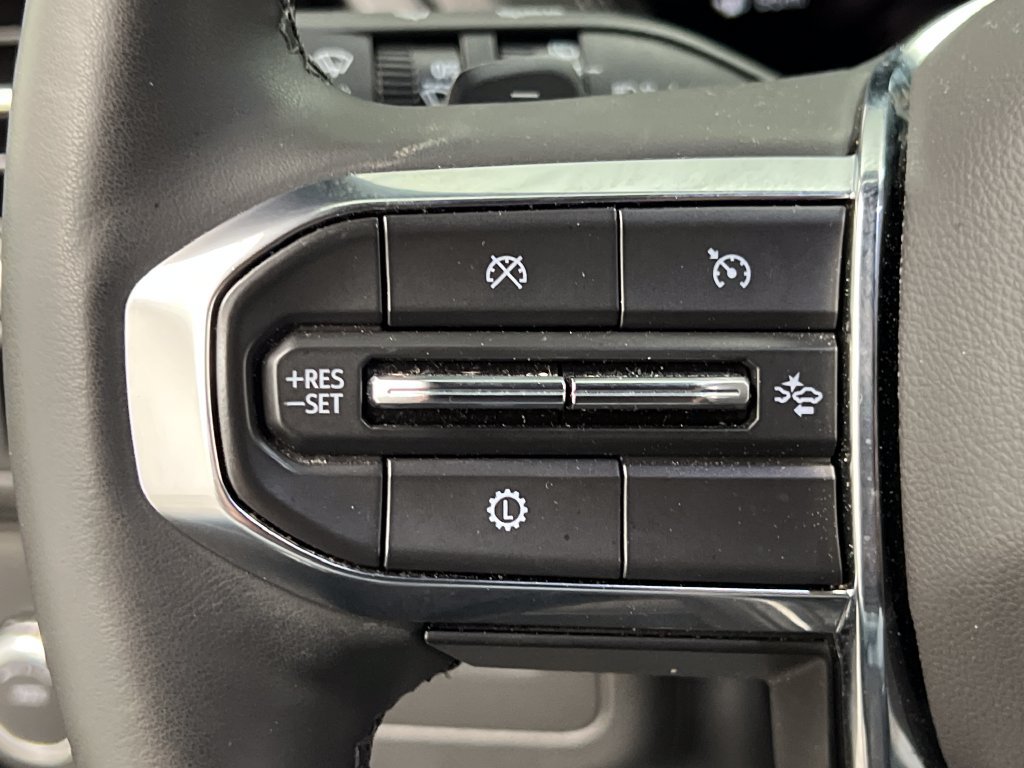 Used 2025 GMC Yukon XL Denali RWD image 53