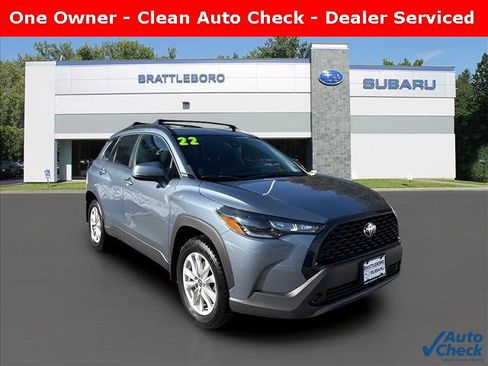 Used 2022 Toyota Corolla Cross LE image 1