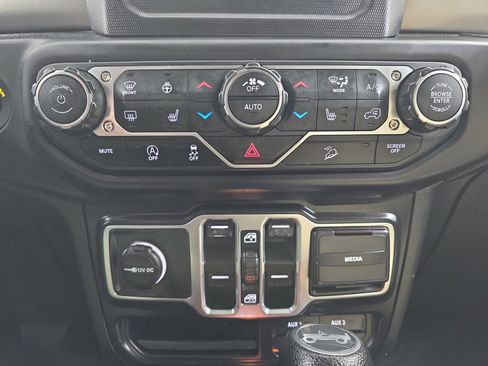 Used 2018 Jeep Wrangler Unlimited Sport S AWD/4WD image 29