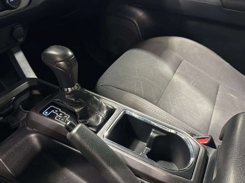 Used 2019 Toyota Tacoma SR5 AWD/4WD image 30