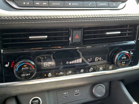 Used 2021 Nissan Rogue SV w/ Premium Package FWD image 16