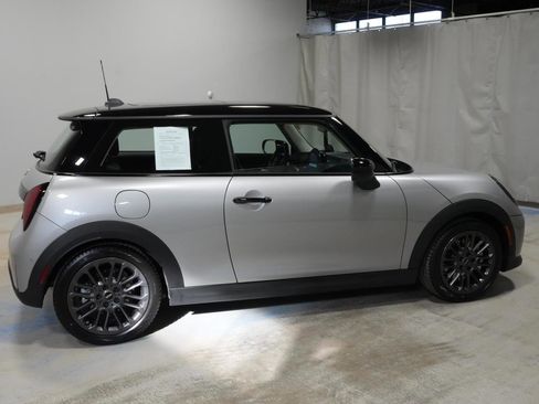Used 2025 MINI Cooper 2-Door Hardtop image 17