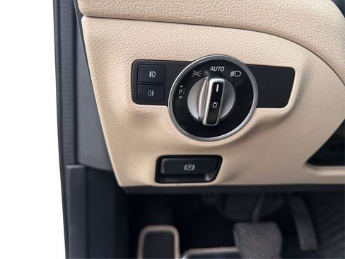 Used 2018 Mercedes-Benz GLA 250 w/ Premium Package image 19