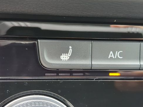 Certified 2023 Volkswagen Taos SE FWD image 23