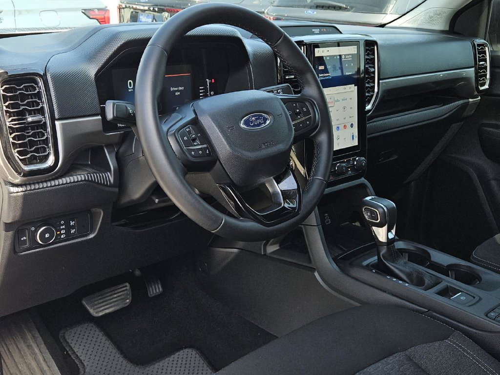 Used 2025 Ford Ranger XLT w/ Chrome Accent Package RWD image 24