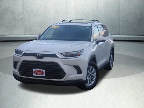 Used 2024 Toyota Grand Highlander AWD image 26