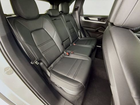 Certified 2025 Porsche Cayenne E-Hybrid AWD/4WD image 29
