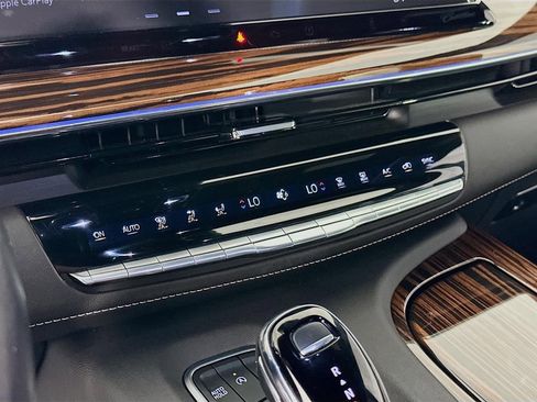 Used 2023 Cadillac Escalade ESV Premium Luxury image 19