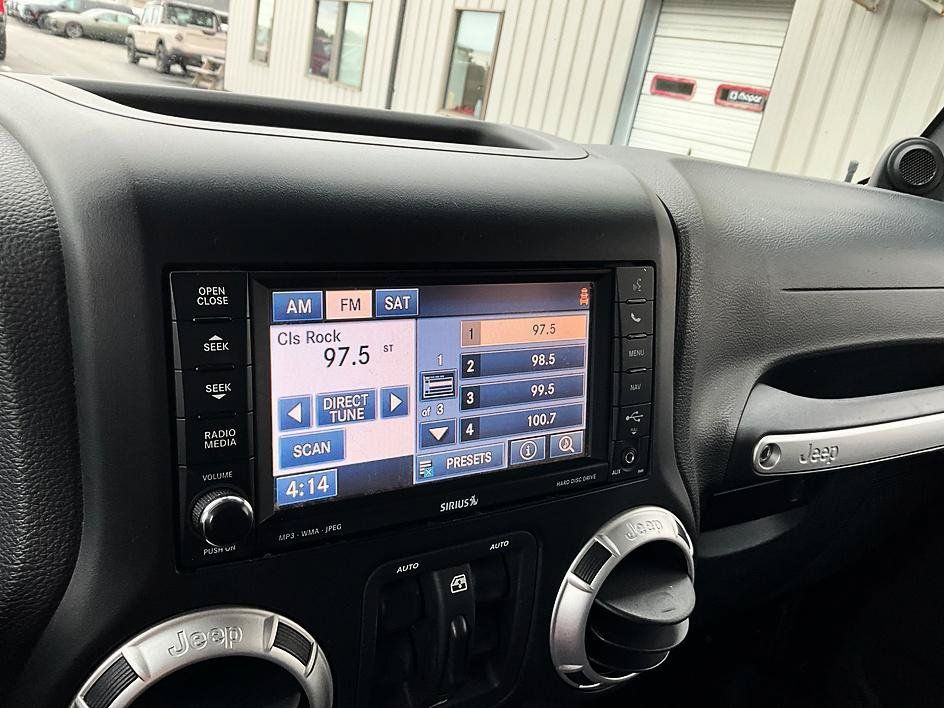 Used 2012 Jeep Wrangler Unlimited Sahara w/ Dual Top Group AWD/4WD image 17