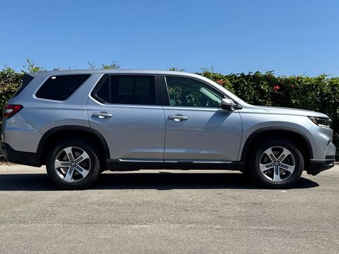Used 2023 Honda Pilot EX-L image 3