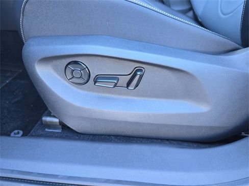 New 2026 Volkswagen Tiguan SE image 14