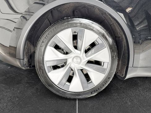 Used 2020 Tesla Model Y Long Range image 35