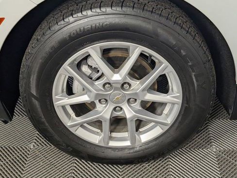 Certified 2023 Chevrolet Equinox LT w/ Driver Convenience Package image 12