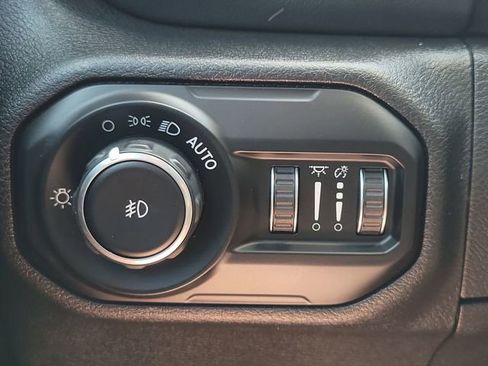 Used 2021 Jeep Wrangler Unlimited Sahara AWD/4WD image 28