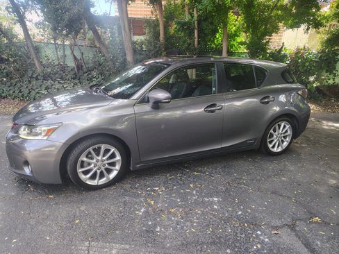 Used 2012 Lexus CT 200h Premium w/ Leather Pkg FWD image 2