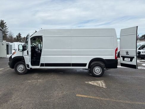 Used 2025 RAM ProMaster 2500 w/ Convenience Group image 14