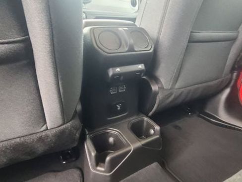 Used 2026 Jeep Wrangler Unlimited Sahara AWD/4WD image 19