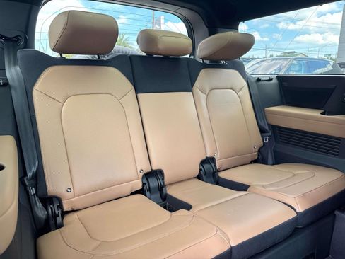 Used 2025 Land Rover Defender 130 V8 image 9