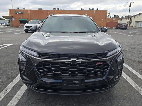 Used 2025 Chevrolet Trax RS FWD image 3
