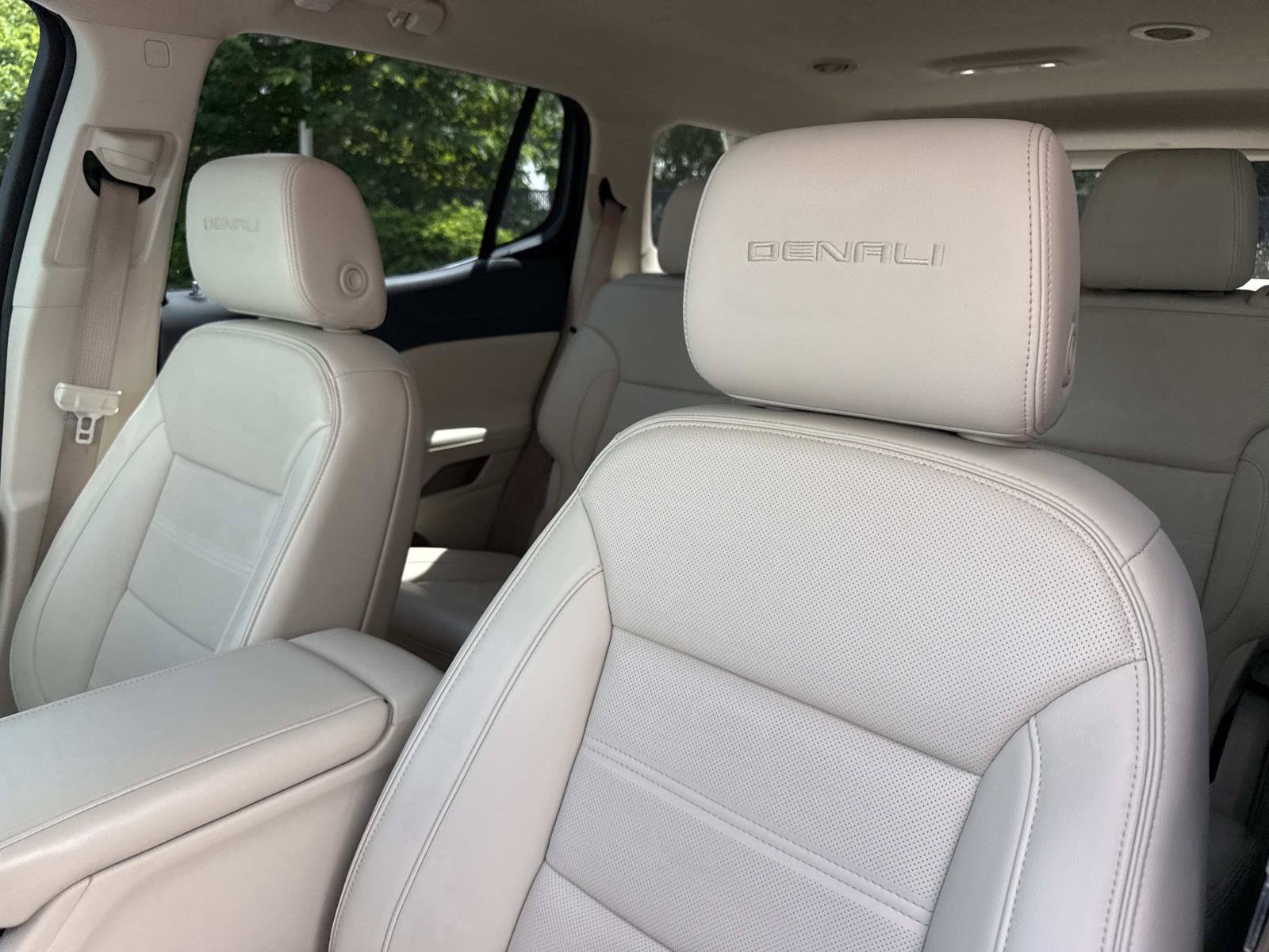 Used 2023 GMC Acadia Denali w/ Denali Technology Package FWD image 19