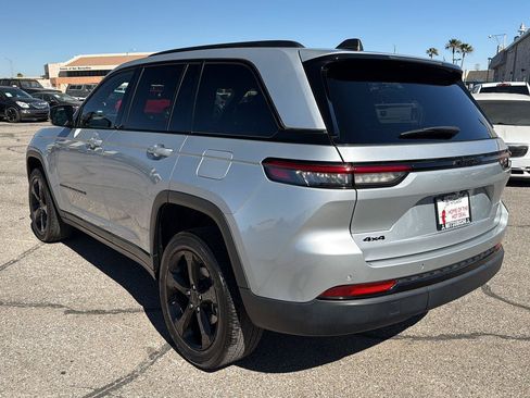Used 2023 Jeep Grand Cherokee Altitude AWD/4WD image 5