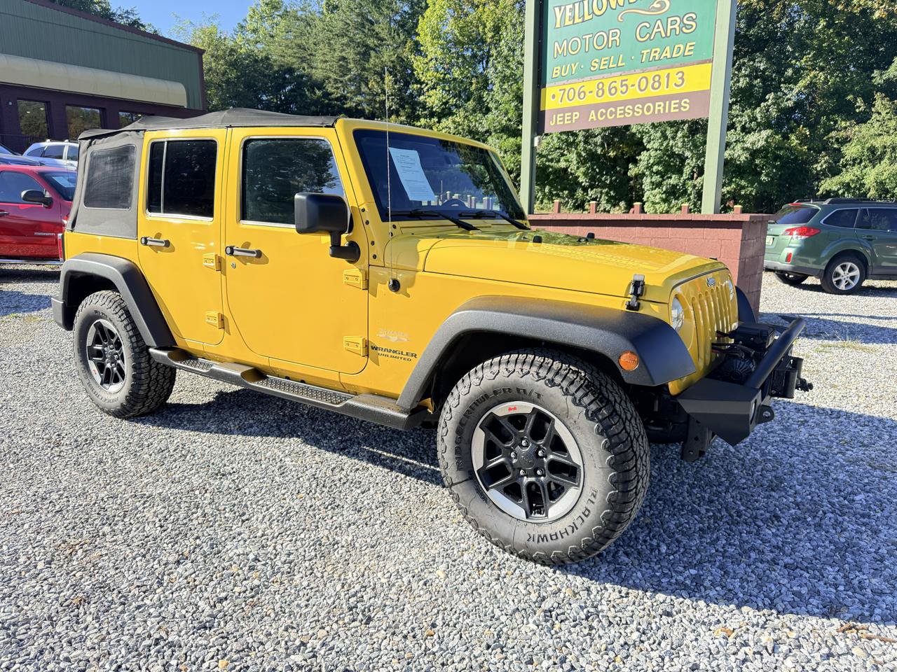 Used 2015 Jeep Wrangler Unlimited Sahara w/ Connectivity Group AWD/4WD image 3