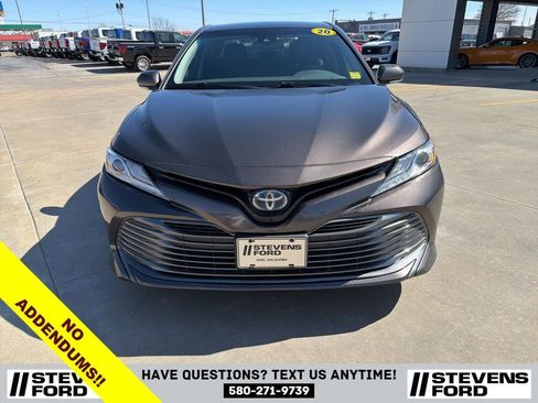 Used 2020 Toyota Camry XLE w/ Four Season Floor Mat Package image 5