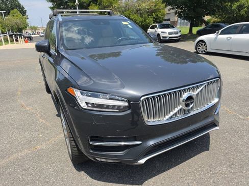Used 2017 Volvo XC90 T6 Inscription w/ Vision Package AWD/4WD image 2