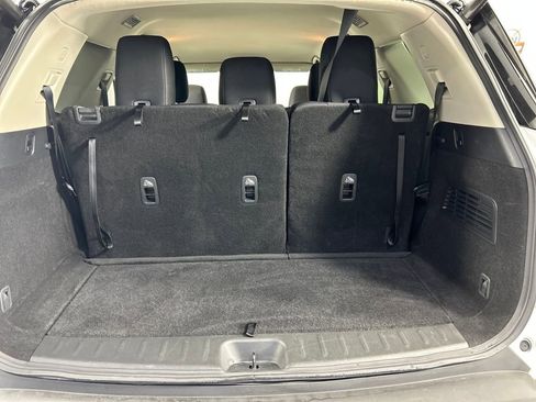 Used 2025 Nissan Pathfinder SV image 21