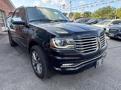 Used 2017 Lincoln Navigator L Select AWD/4WD image 3
