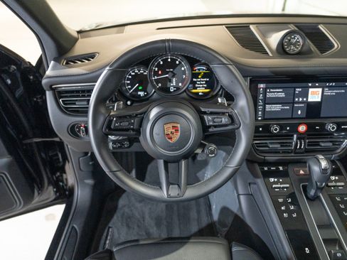 Certified 2026 Porsche Macan AWD/4WD image 27