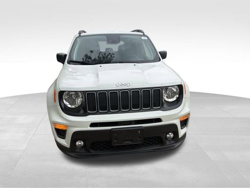 Used 2022 Jeep Renegade Latitude AWD/4WD image 3