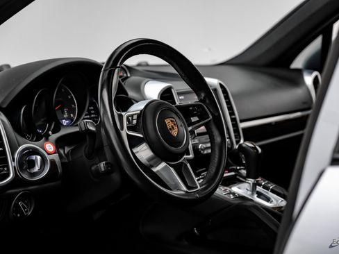 Used 2017 Porsche Cayenne S image 39