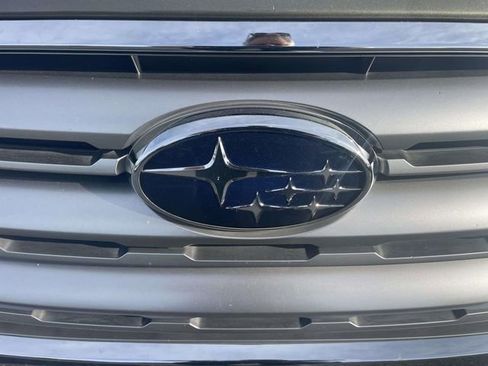 Used 2017 Subaru Outback 2.5i Limited image 3
