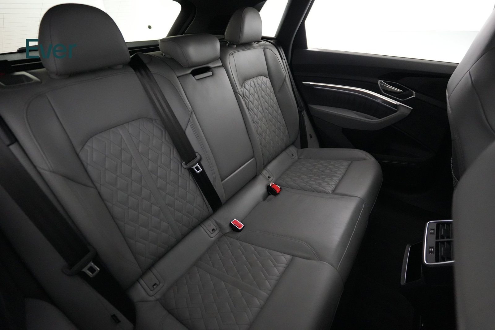 Used 2024 Audi SQ8 e-tron Premium Plus w/ Black Optic Package AWD/4WD image 5