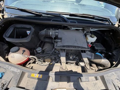 Used 2019 Mercedes-Benz Sprinter 2500 image 32