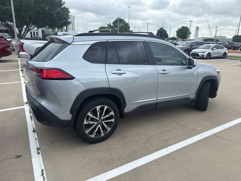 Used 2024 Toyota Corolla Cross XLE w/ Convenience Package image 3