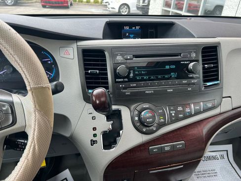 Used 2011 Toyota Sienna XLE w/ Entertainment Pkg FWD image 21