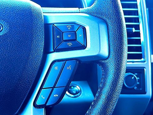 Used 2015 Ford F150 Lariat image 26