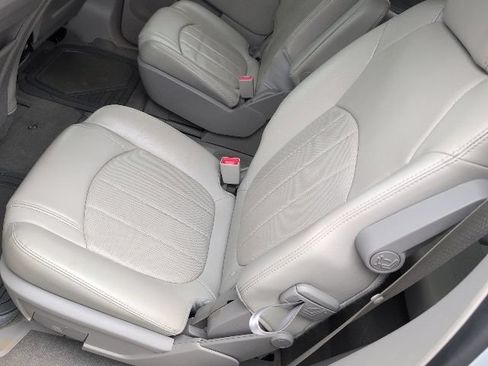 Used 2017 Buick Enclave Leather AWD/4WD image 19