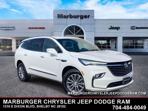 Used 2022 Buick Enclave Essence FWD image 1
