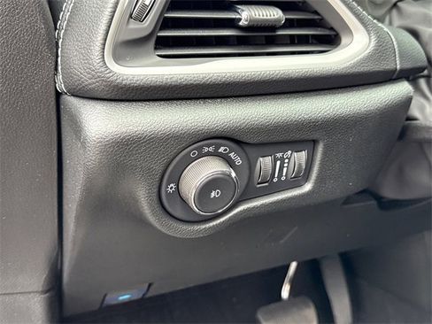 New 2026 Chrysler Pacifica Select image 15